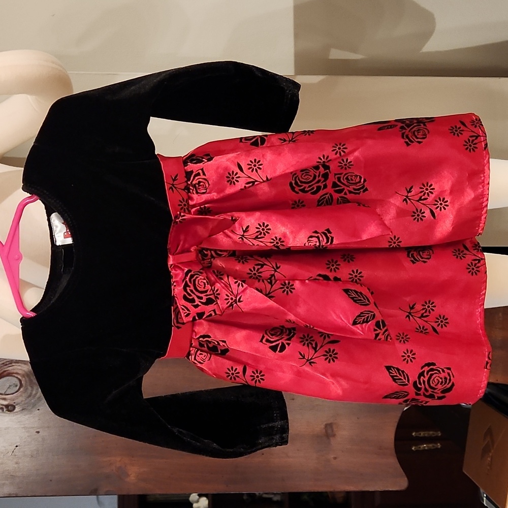PARK BENCH KIDS PARTY PREOWNED GREAT CONDITION DRESS CLEARANCE